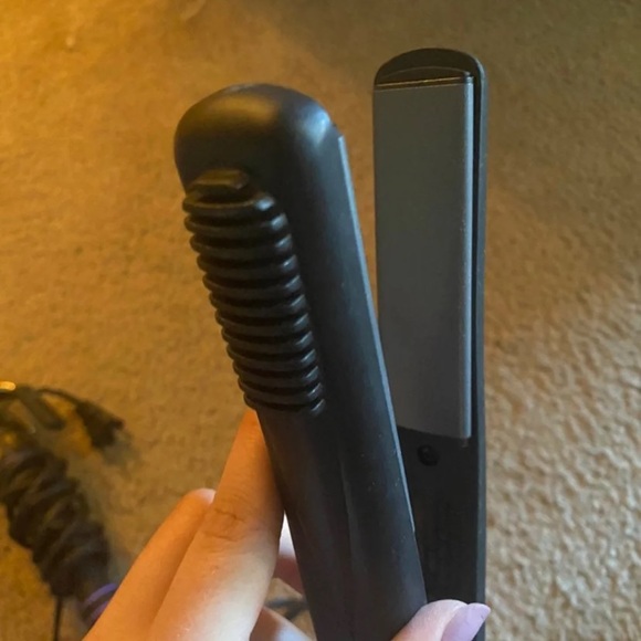 Hot Tools Curling Iron and Straightener with Glove - Picture 6 of 10